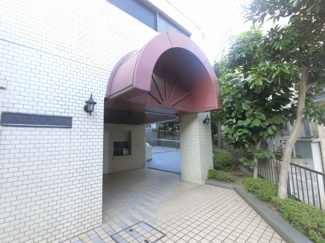 【エントランス】 | JR京浜東北線「根岸」駅徒歩11分と好立地。
通勤時間の短縮でご家族と過ごす時間を増やす事が出来ます。