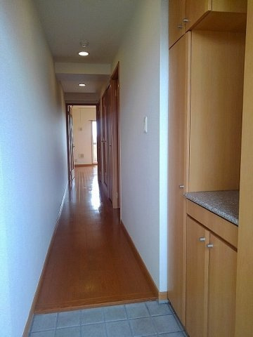 メゾンまえはたⅢの玄関