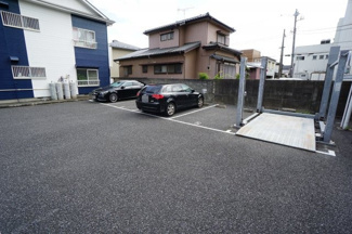 【駐車場】