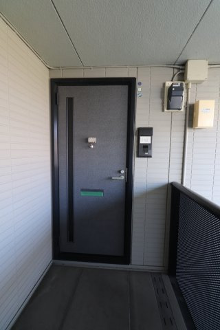 ファミールKの玄関
