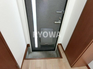 【玄関】 | ステラ綾瀬 | 掲載の写真は退去前の写真となります。