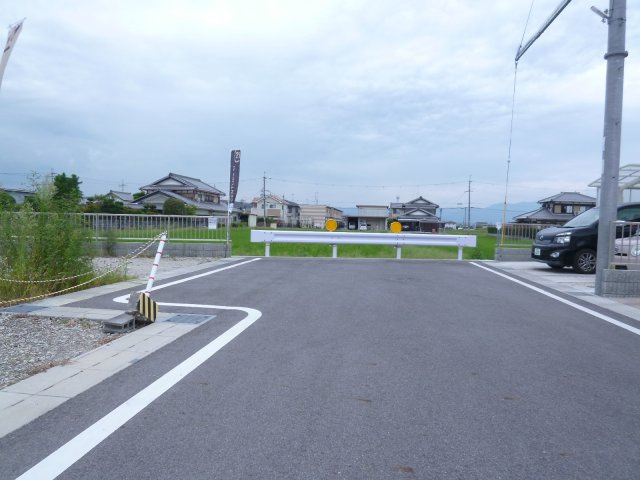 守山市小島町　16号地　売土地の前面道路含む現地写真