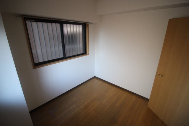 サンヒルズ泉の洋室