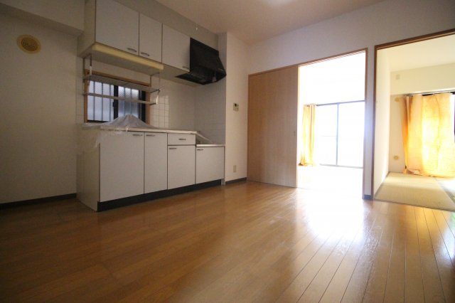 サンヒルズ泉の居間・リビング