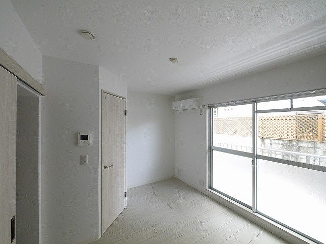 ドムール佐保川の洋室