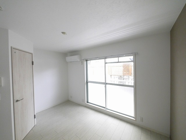 ドムール佐保川の洋室