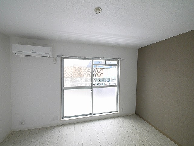 ドムール佐保川の洋室