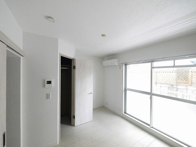 ドムール佐保川の洋室