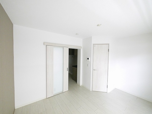 ドムール佐保川の洋室