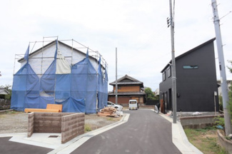 【前面道路含む現地写真】