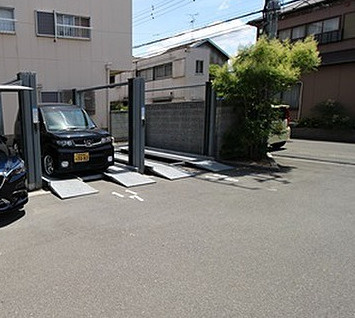 センティーレ和泉の駐車場|車をお持ちの方に嬉しい駐車場付きの物件です