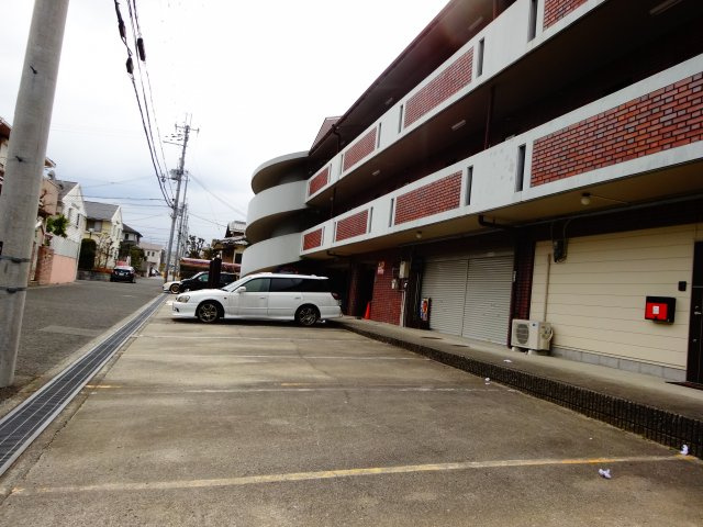 Rinon津々山台の駐車場