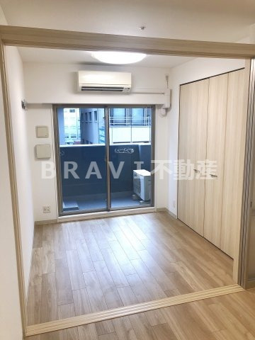 アーバネックス北久宝寺　BRAVI不動産の居間・リビング|【アーバネックス北久宝寺】こちらの居間で趣味の時間をお楽しみください