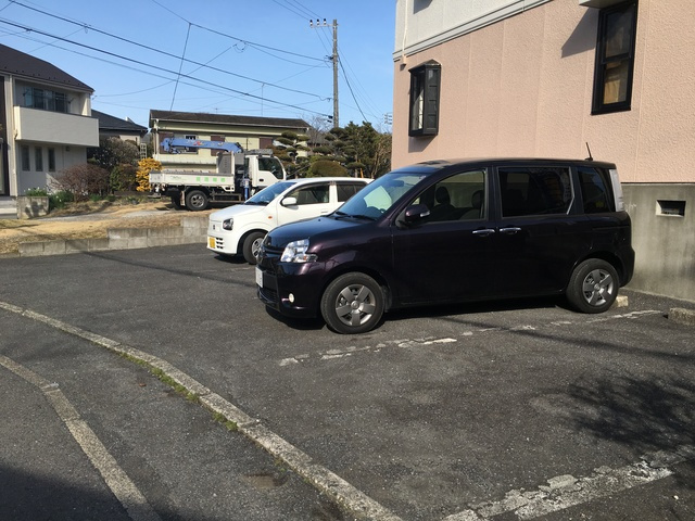 ハイツ大久保の駐車場