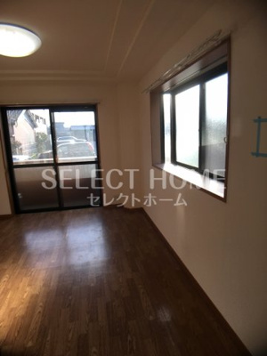 【居間・リビング】 | ブルーサンズ１号館 | ゆったりとした居間です