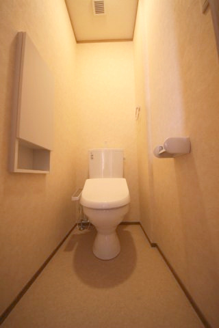 ウィンディタウン貝島Ⅱのトイレ|落ち着いた色調のトイレです