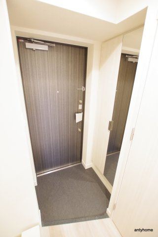 プレサンス難波マジョリティ　仲介手数料無料の玄関