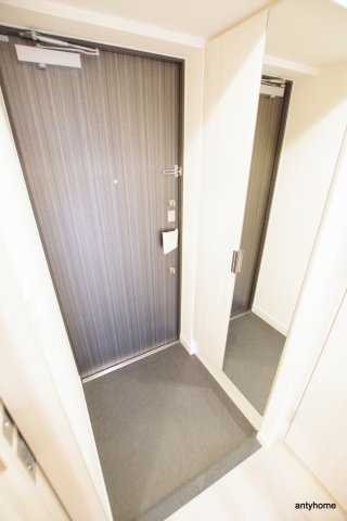 プレサンス難波マジョリティ　仲介手数料無料の玄関