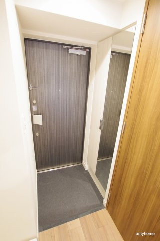 プレサンス難波マジョリティ　仲介手数料無料の玄関