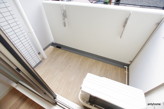 プレサンス難波マジョリティ　仲介手数料無料のバルコニー