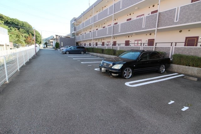 フォレストビューの駐車場