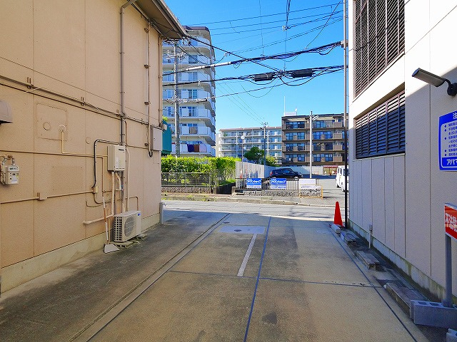 葵ハイツの駐車場