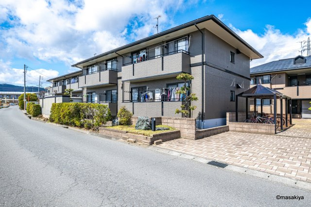 ロイヤル・ウイング　E