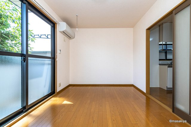 ロイヤル・ウイング　Eの居間・リビング|リビング