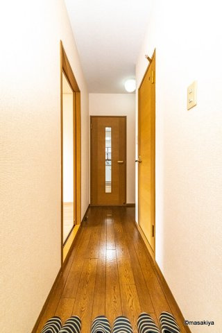 ロイヤル・ウイング　Eの玄関|玄関