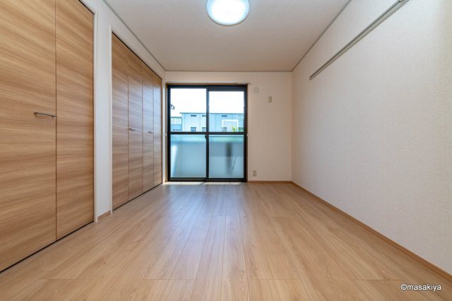 ロイヤル・ウイング　Eの洋室|ベッドルーム