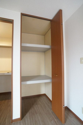 【収納】 | ヴェルデ仲町台A【SHM】 | 洋室5.9帖のお部屋にある収納スペースです！天井高の収納スペースで荷物をたっぷり収納できます！