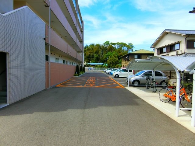 メゾン錦Ⅱの駐車場