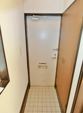 南日当貸家Dの玄関