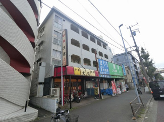 【外観】 | 南西角部屋・水廻りに窓があり採光・風通し良好
廊下側も人通りが少なくプライバシーを保てます♪