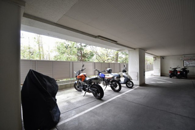 【その他共用部分】 | 第二ニュー野毛山マンション | バイク置場