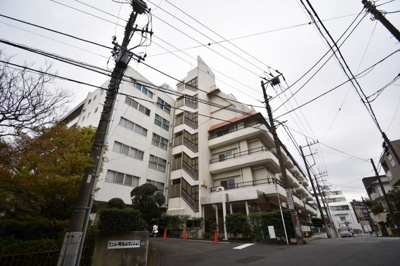 【外観】 | 第二ニュー野毛山マンション | 京浜東北線「桜木町」駅徒歩10分！駅近ならではの便利な住環境も魅力的です。
5.2帖の洋室は主寝室はもちろんワークスペースとしても活用できます♪