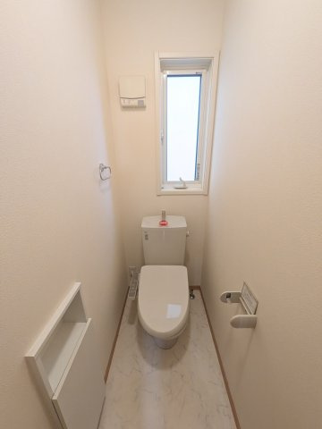 有馬5丁目戸建Aのトイレ