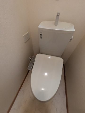 有馬5丁目戸建Aのトイレ