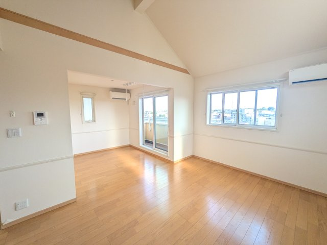 有馬5丁目戸建Aの居間・リビング