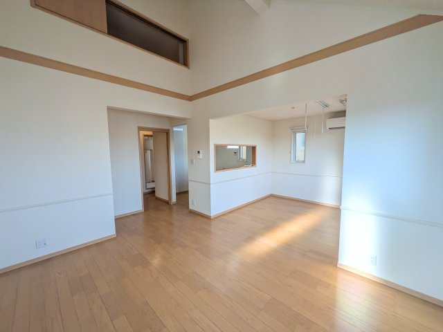 有馬5丁目戸建Aの居間・リビング