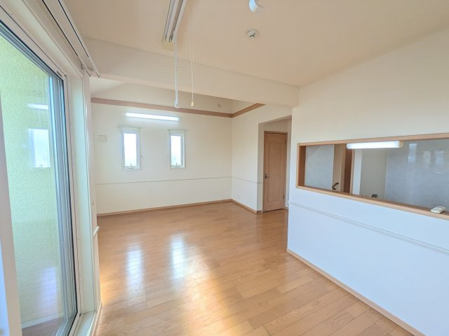 有馬5丁目戸建Aの居間・リビング