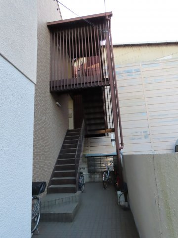 リバース藤岡のエントランス