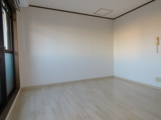 リバース藤岡の洋室