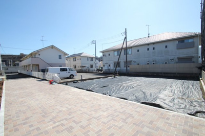 【外観】 | 海老名市河原口2丁目　Ｂ区画　土地（更地）全2区画【仲介手数料無料】 | 前面はインターロッキングで雰囲気良好です