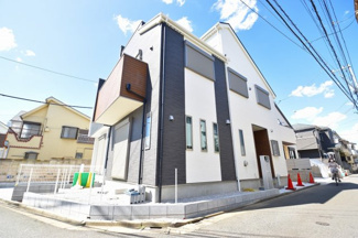 【外観】 | 東南角地のロケーション。開放感のある企画です。