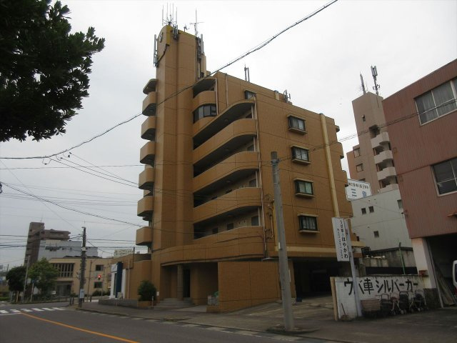 サンピアオカヤス
