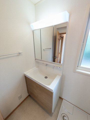 有馬5丁目戸建Bの独立洗面台