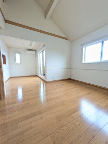 有馬5丁目戸建Bの居間・リビング