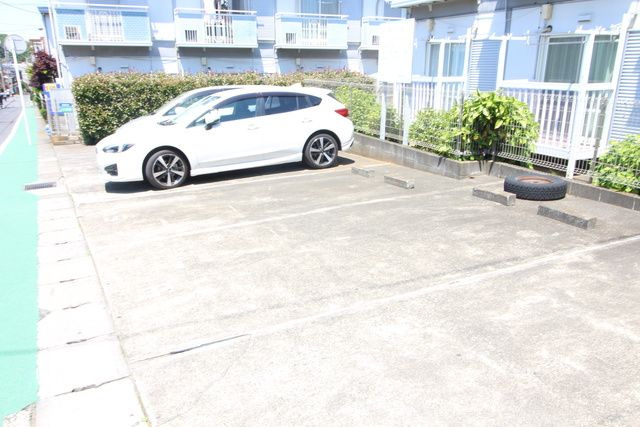 グランドハイツⅢの駐車場