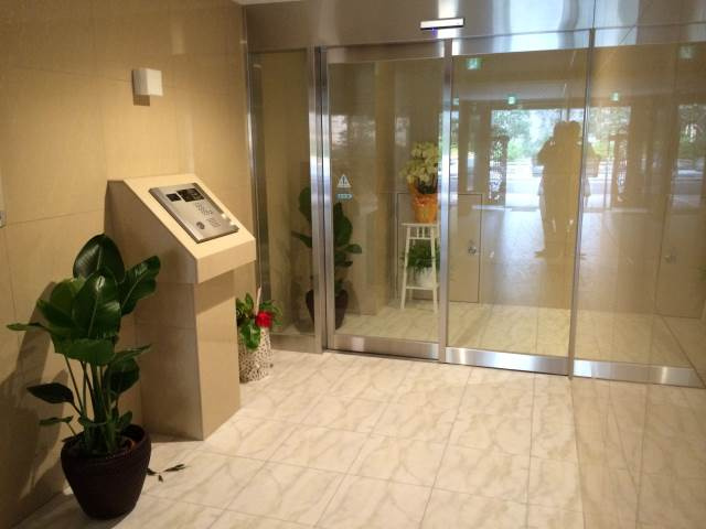 アニマーレ上本町のエントランス